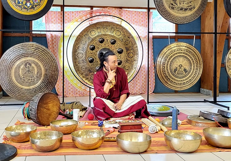 Histoire et Utilisation Traditionnelle des Gongs Tibétains dans la Culture Ancienne